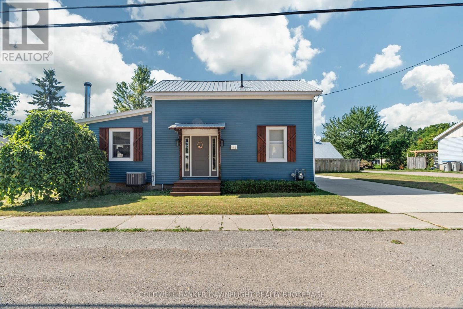 Property Photo: 173 Victoria Avenue East ON N0M 1M0