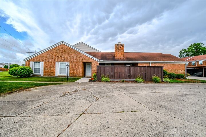 Property Photo: 1411 Williamsburg Court OH 45324