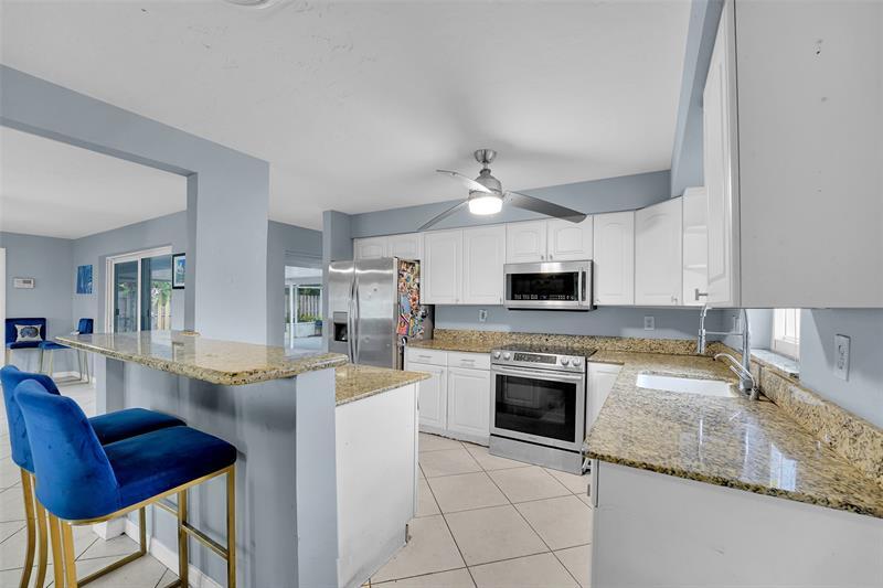 Property Photo:  1601 SW 2nd Ave  FL 33060 