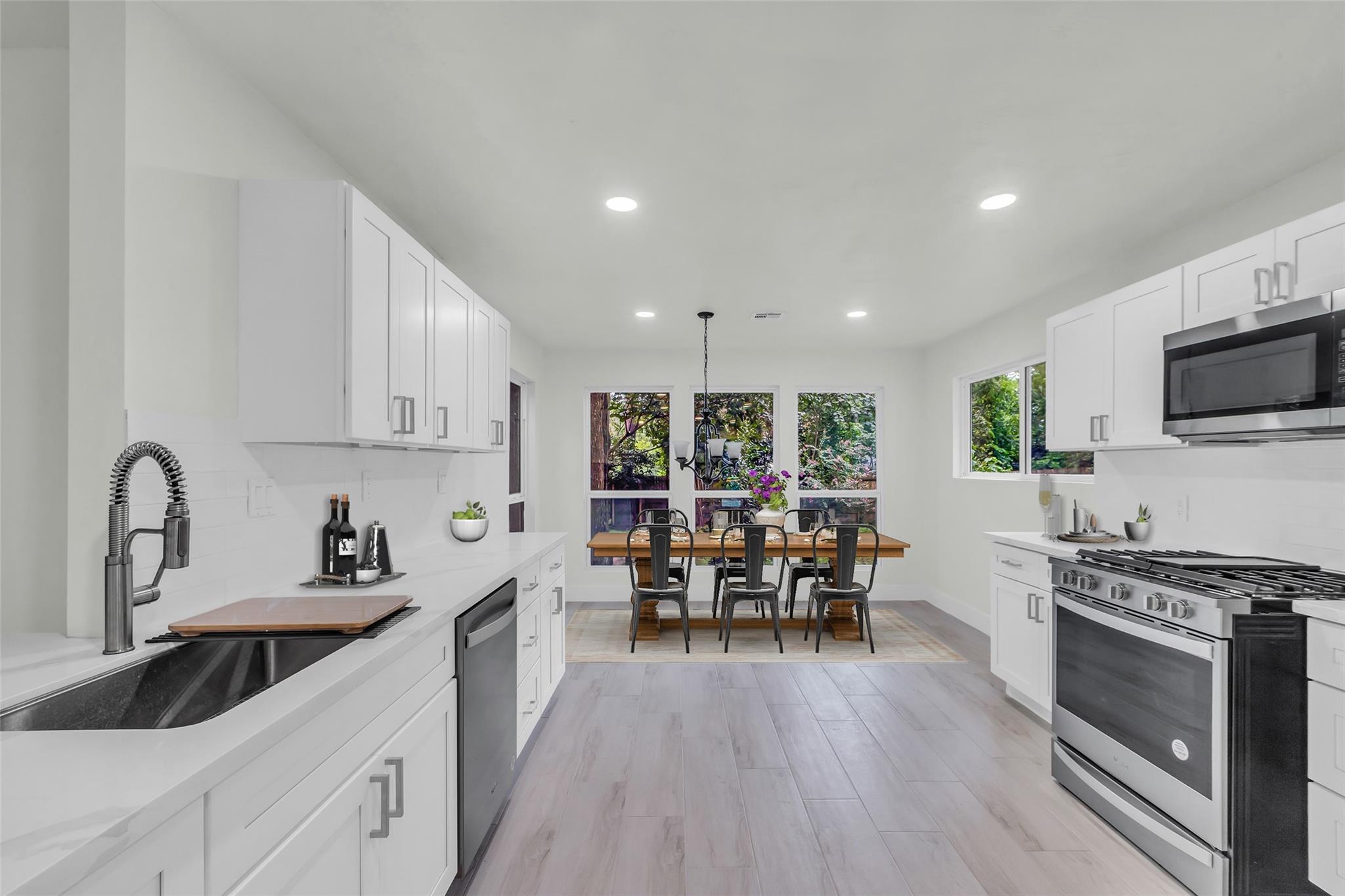 Property Photo: 1602 Pine Oak Drive TX 77304