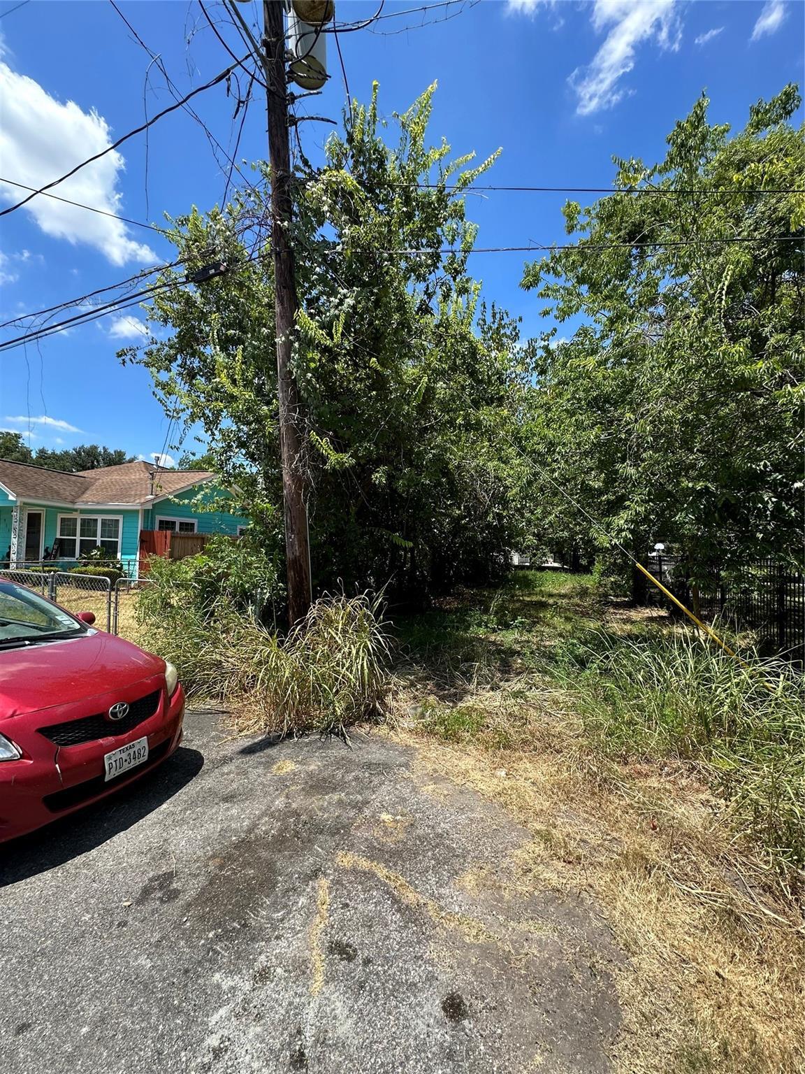 Property Photo:  715 E 34th Street  TX 77022 