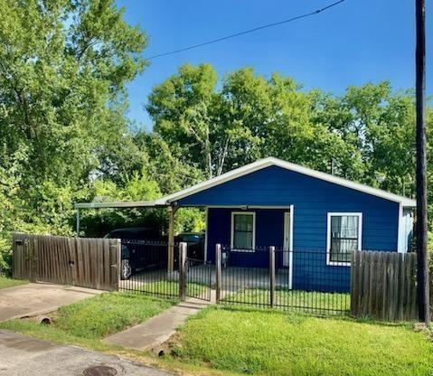 Property Photo:  433 Calloway Street  TX 77029 