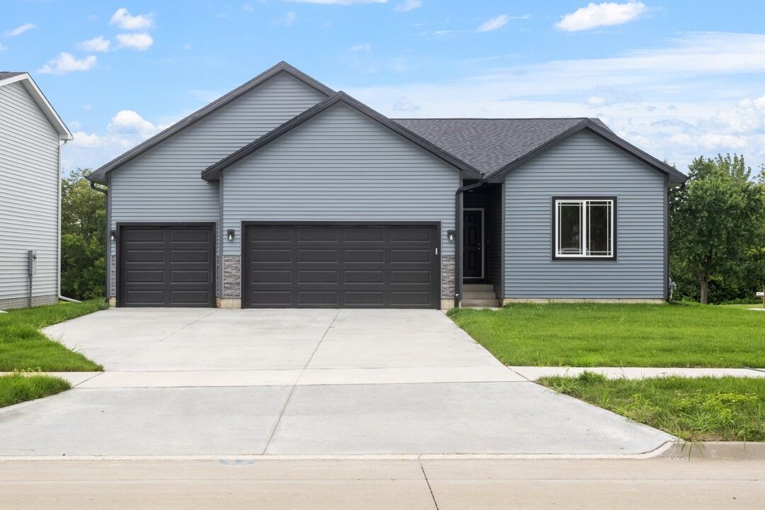 Property Photo: 500 Ironwood Avenue IA 50276