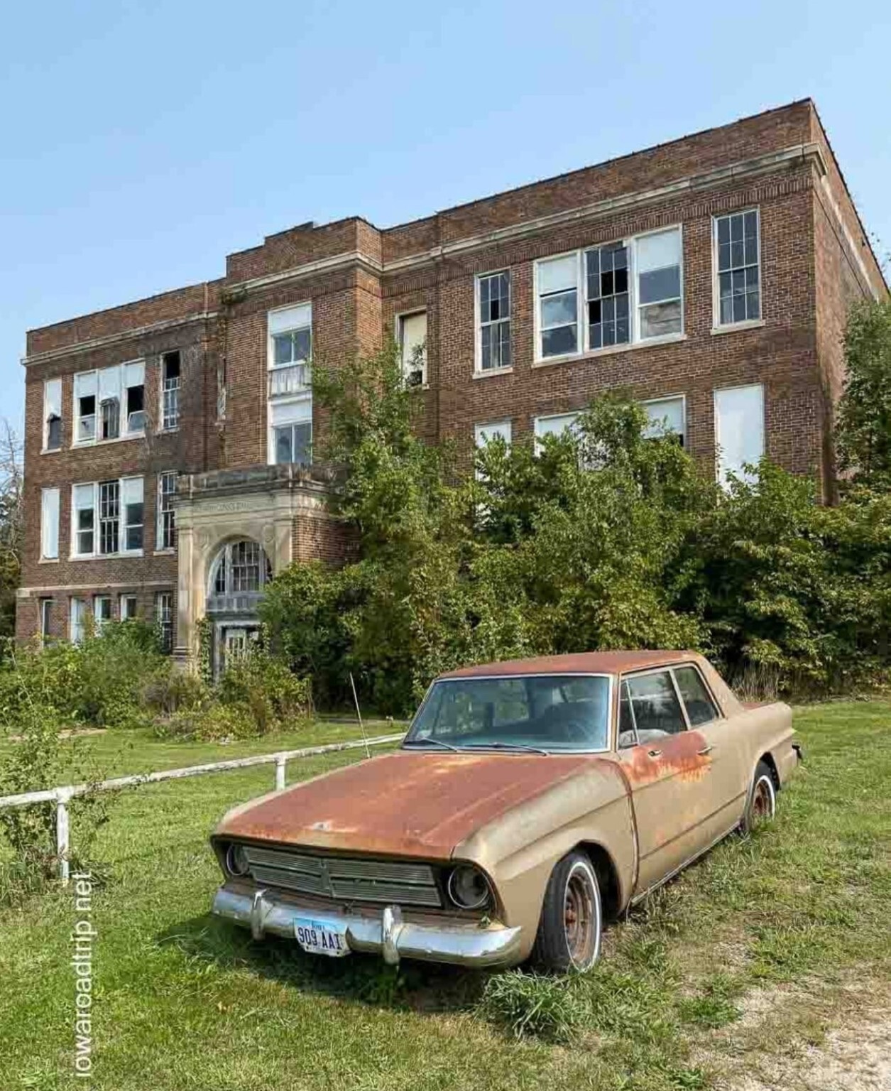 Property Photo: 8227 Geneva Street IA 55435