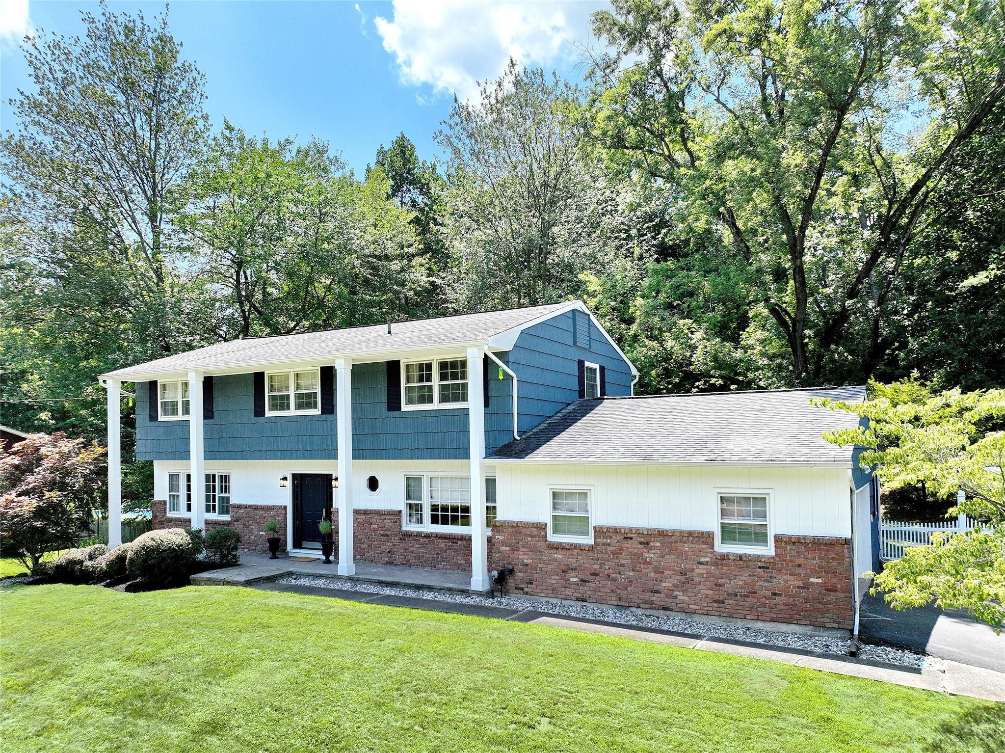Property Photo:  20 Woodglen Drive  NY 10956 