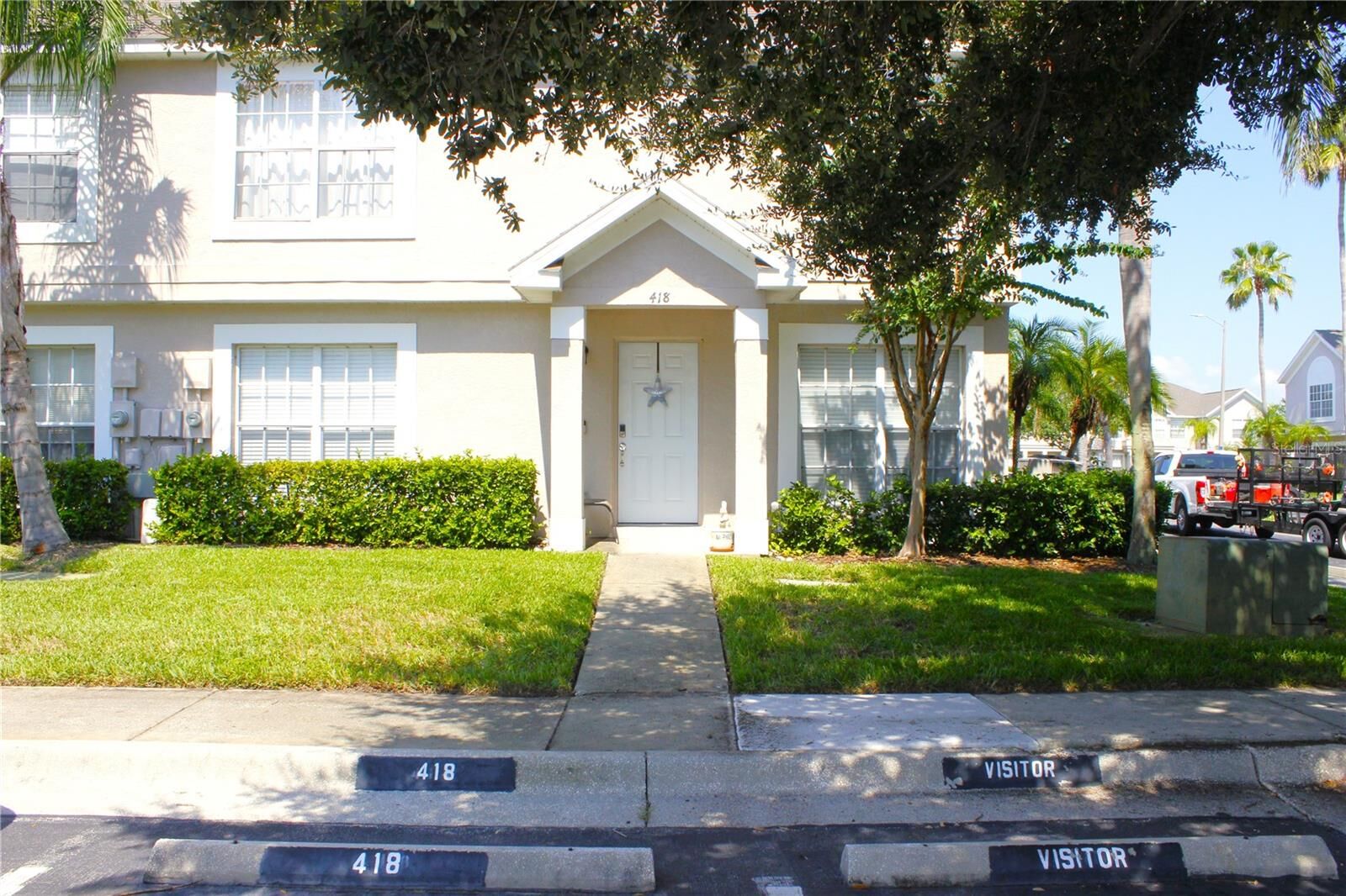 Property Photo: 418 Kensington Lake Circle FL 33511