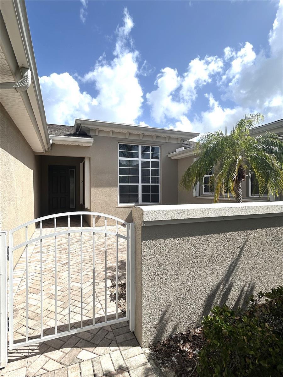 Property Photo: 2433 Kensington Greens Drive FL 33573