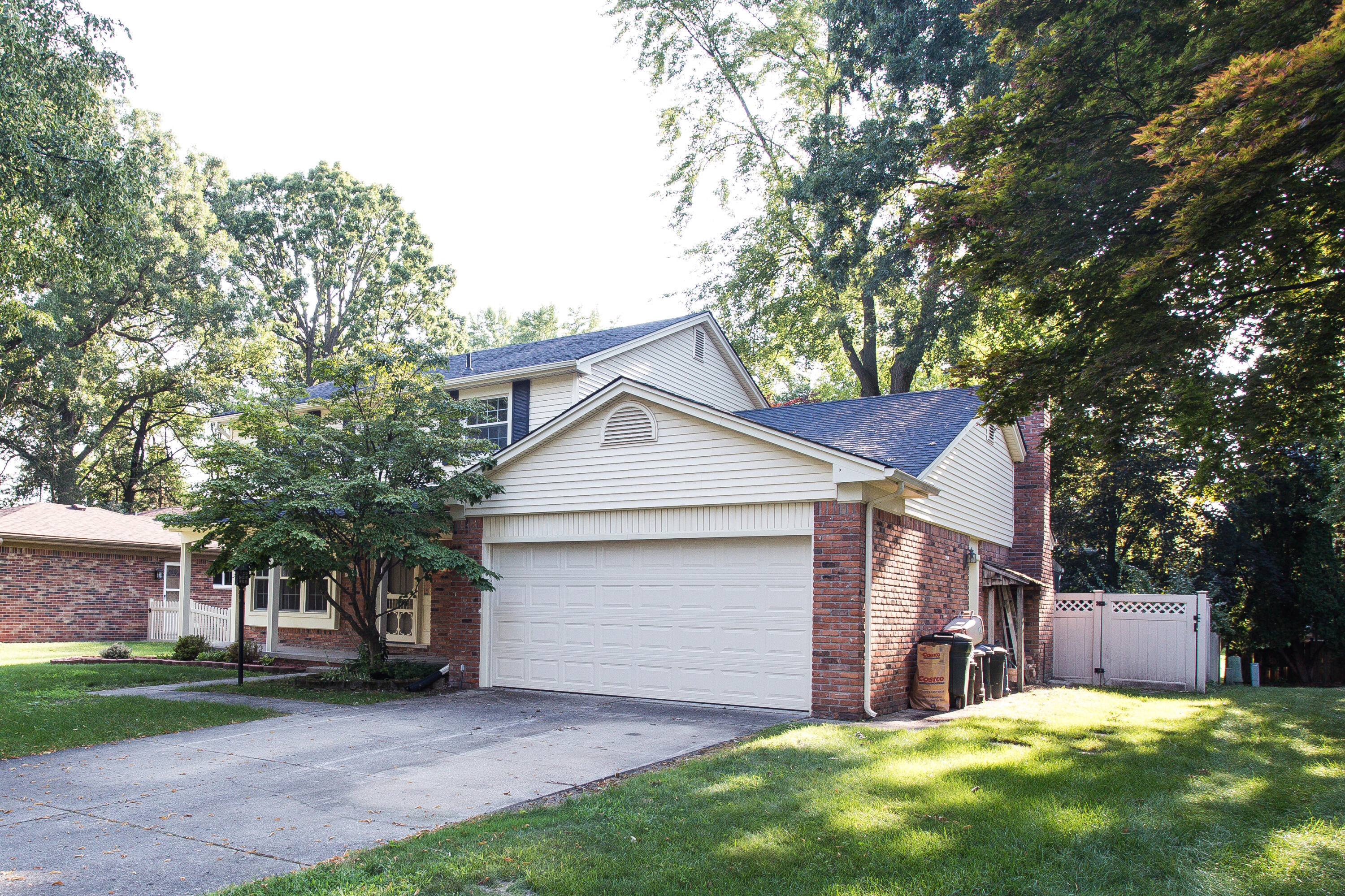Property Photo: 14125 Riverside Drive MI 48154