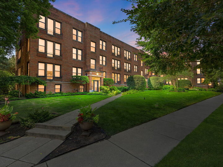 Property Photo: 628 Judson Avenue 3 IL 60202