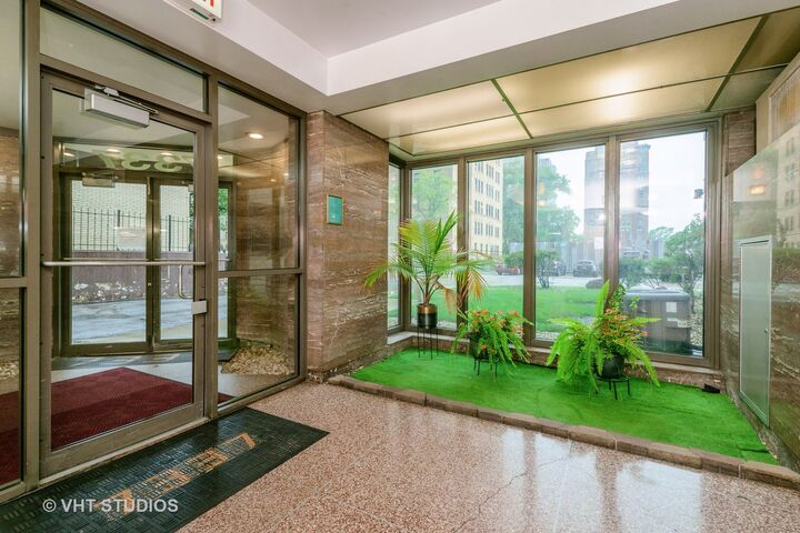 Property Photo:  7337 S South Shore Drive 819  IL 60649 