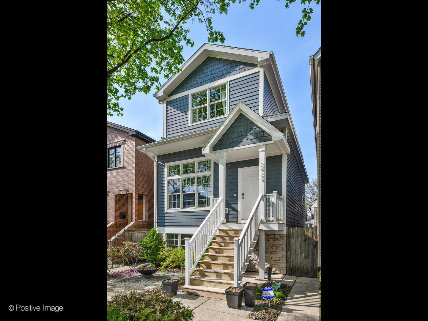 Property Photo: 2420 W Belle Plaine Avenue IL 60618