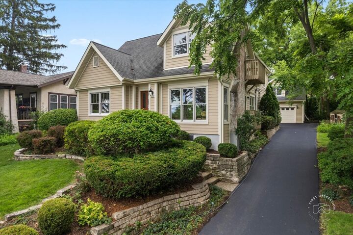 Property Photo:  832 N 2nd Avenue  IL 60174 