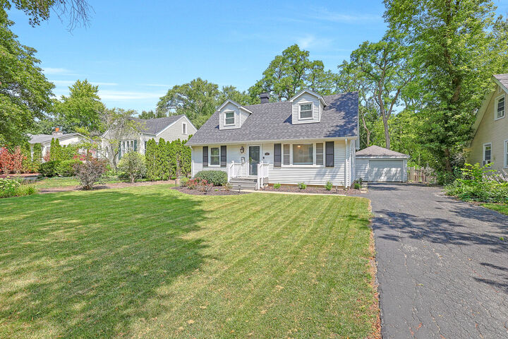 Property Photo: 727 S Cook Street IL 60010