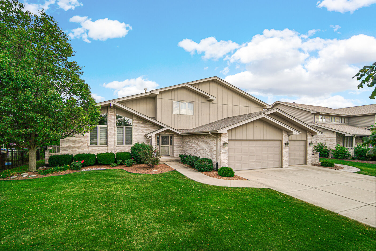 Property Photo: 19829 Silverside Drive IL 60487
