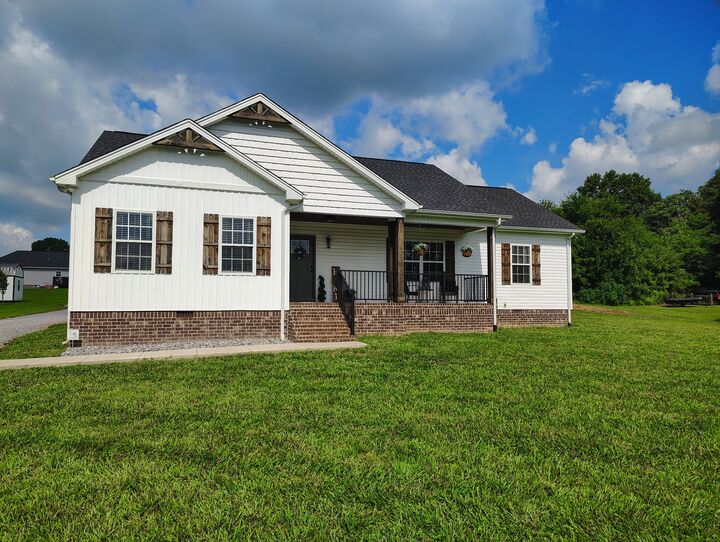 Property Photo: 177 Lauren Ln TN 37186