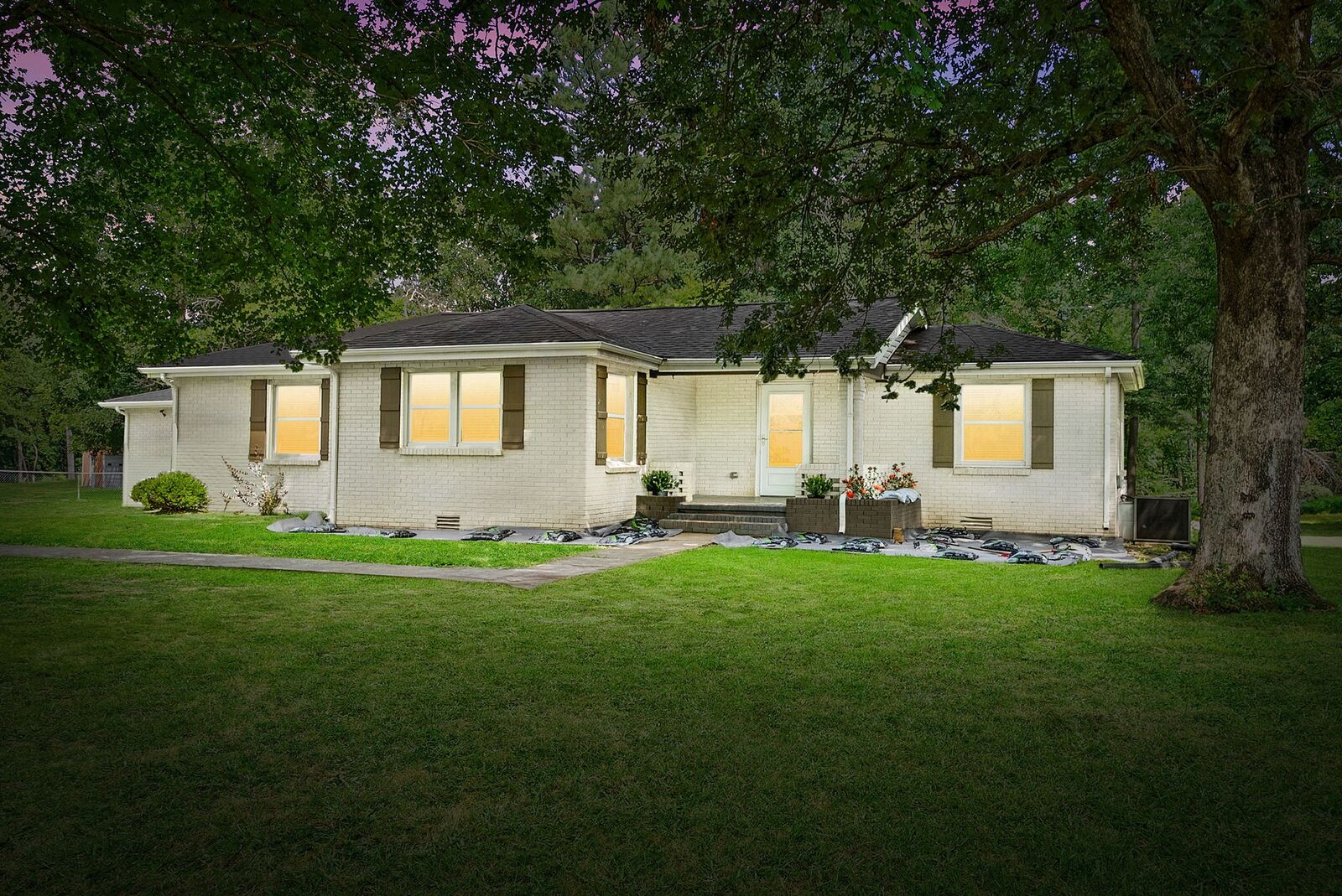 Property Photo:  1561 Woodlawn Rd  TN 37042 