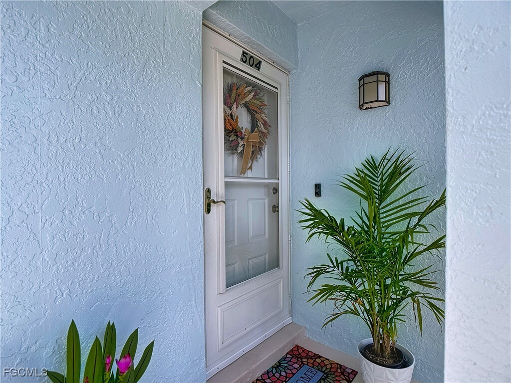 Property Photo:  1100 Pondella Road 504  FL 33909 