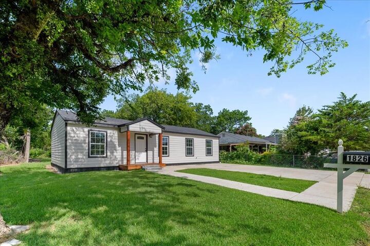Property Photo: 1826 Wellington Street TX 75401