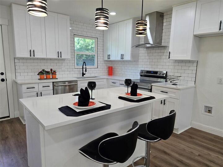 Property Photo: 713 Highland Drive TX 76010