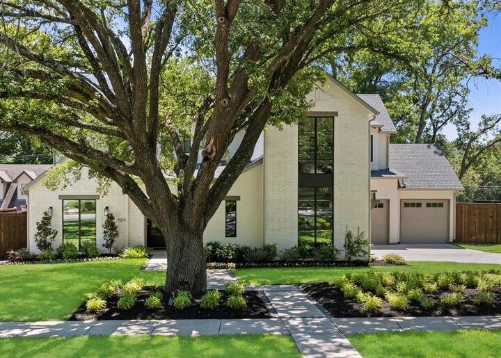 Property Photo: 7019 Greentree Lane TX 75214