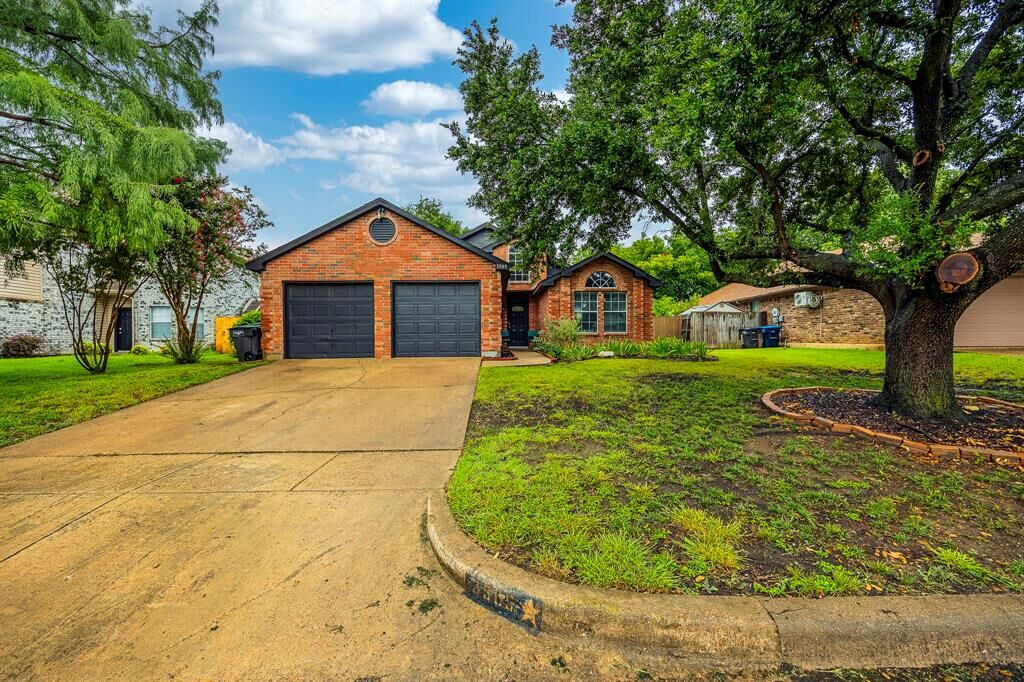 Property Photo: 3305 Plantation Lane TX 76123
