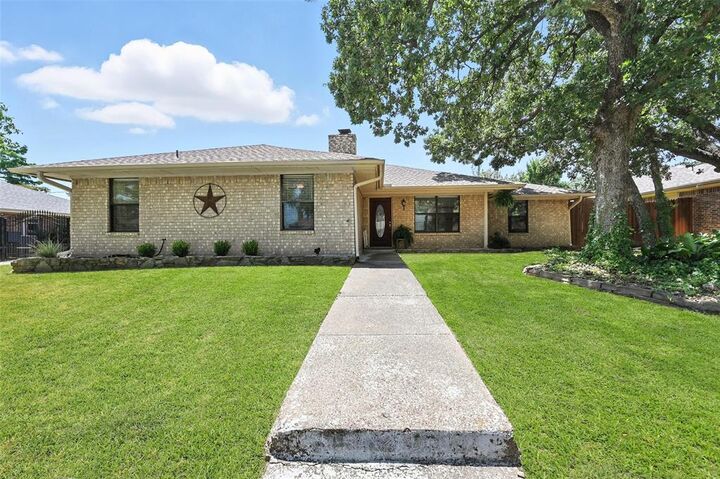 Property Photo:  1504 Riviera Court  TX 76012 