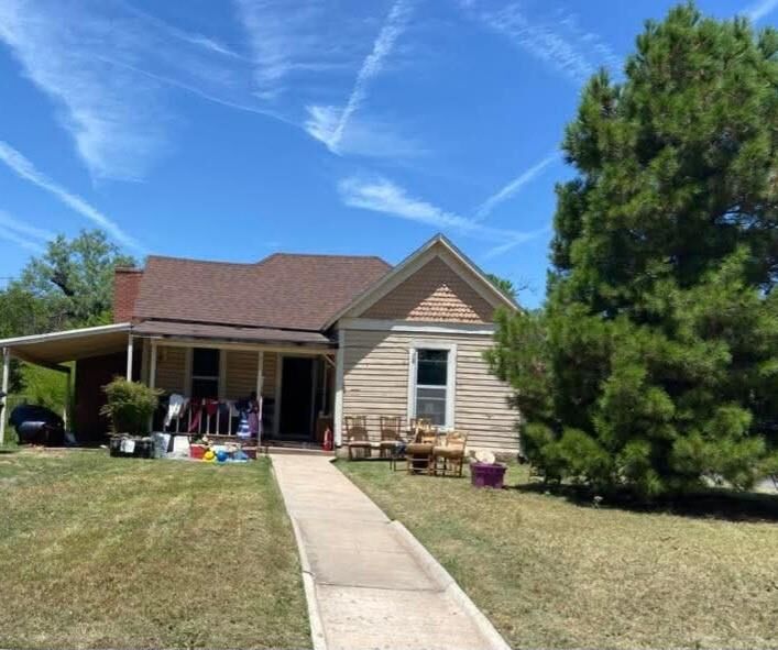Property Photo: 902 Ballinger Street TX 79605