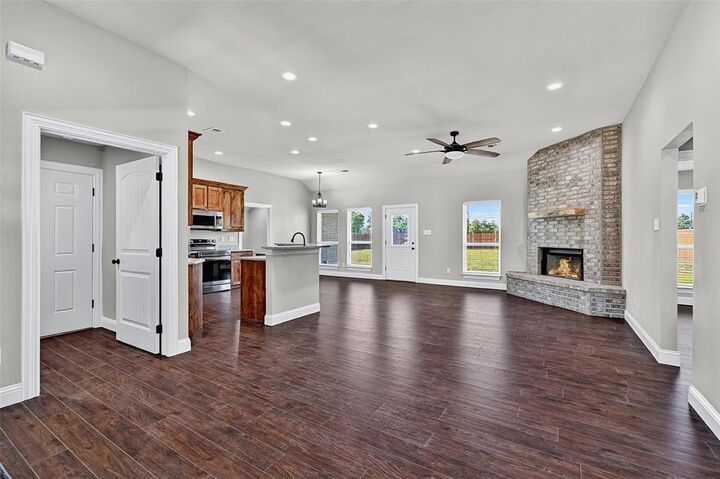 Property Photo: 897 W Cardinal Street TX 75439