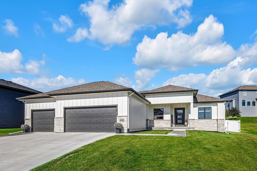 Property Photo: 8108 S 184 Terrace NE 68136