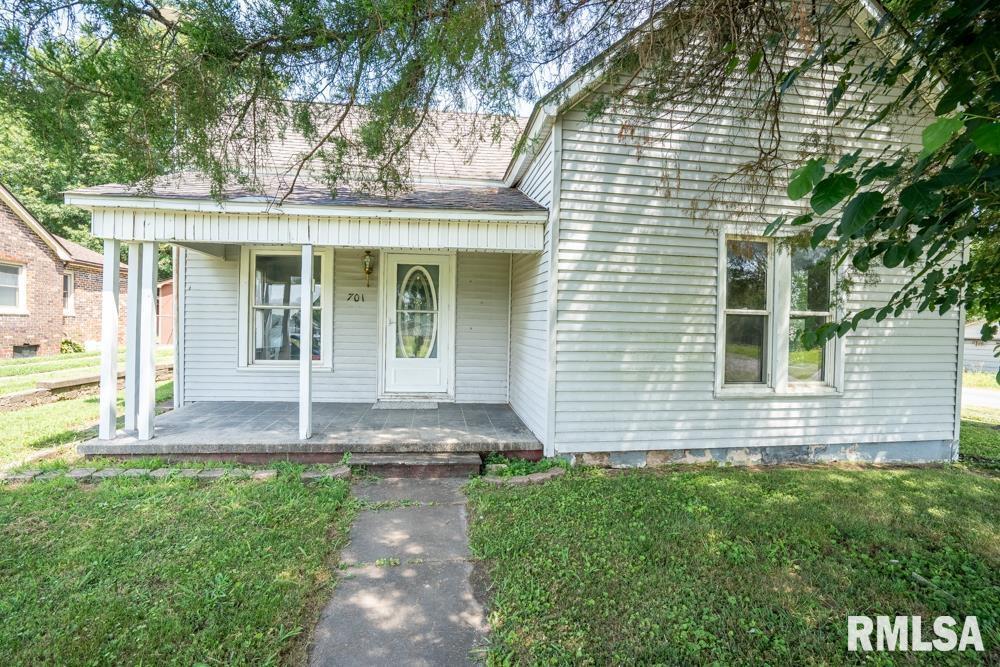 701 W Cherry Street  Herrin IL 62948 photo