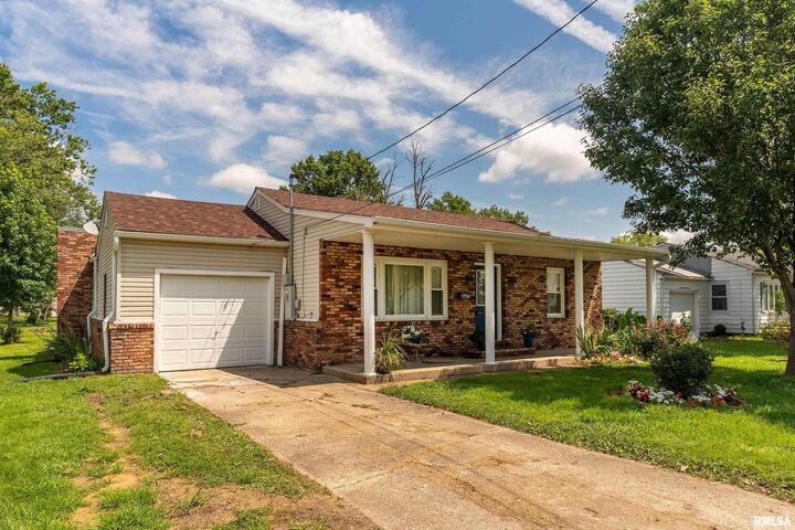 Property Photo:  1704 W Copeland Street  IL 62959 