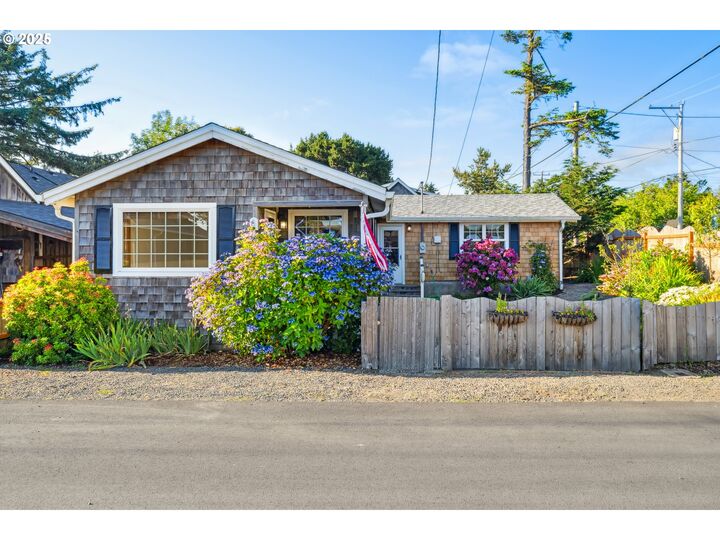 108 W Jefferson St  Cannon Beach OR 97110 photo