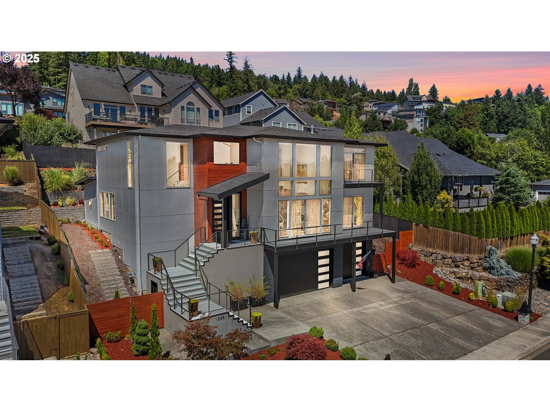 Property Photo:  1345 N R St  WA 98671 