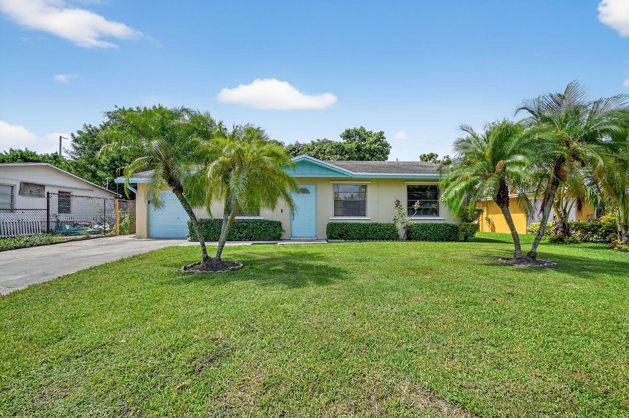 Property Photo: 1286 W Frangipani Circle FL 33462