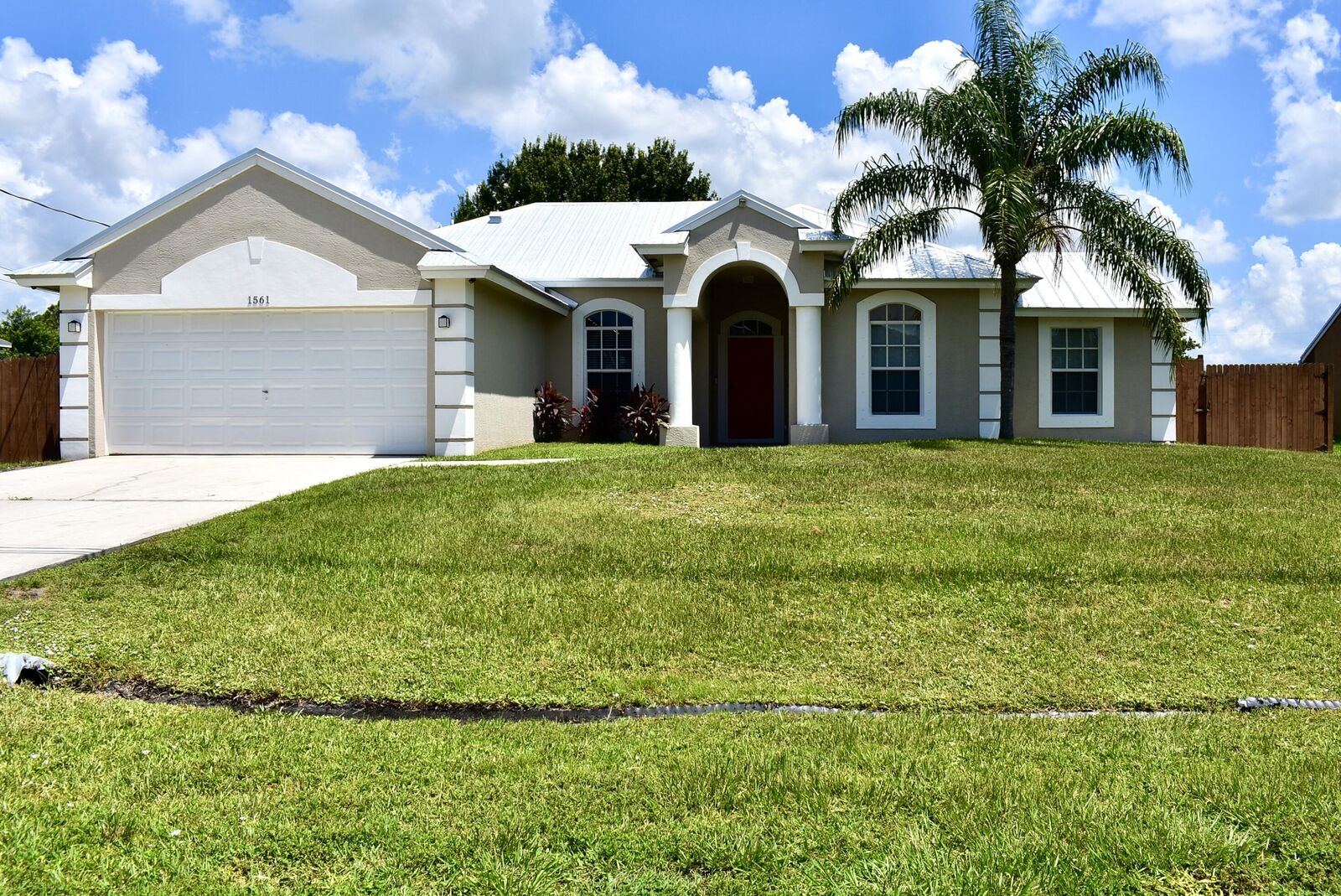 Property Photo: 1561 SW Gadsan Avenue FL 34953