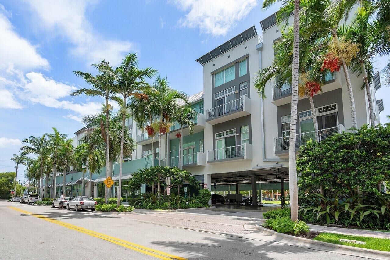 Property Photo:  185 NE 4th Avenue 317  FL 33483 