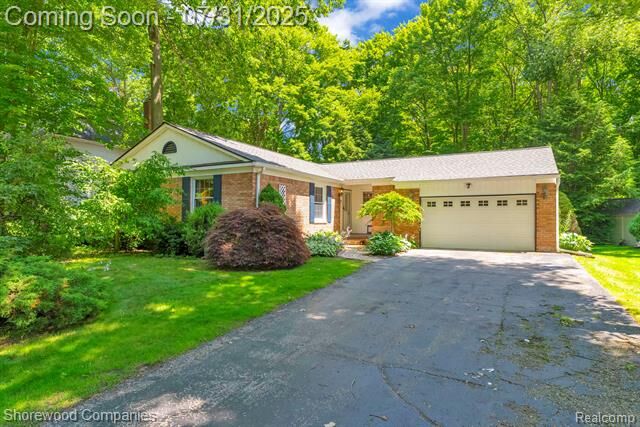 Property Photo:  3632 Old Farm Lane  MI 48059 