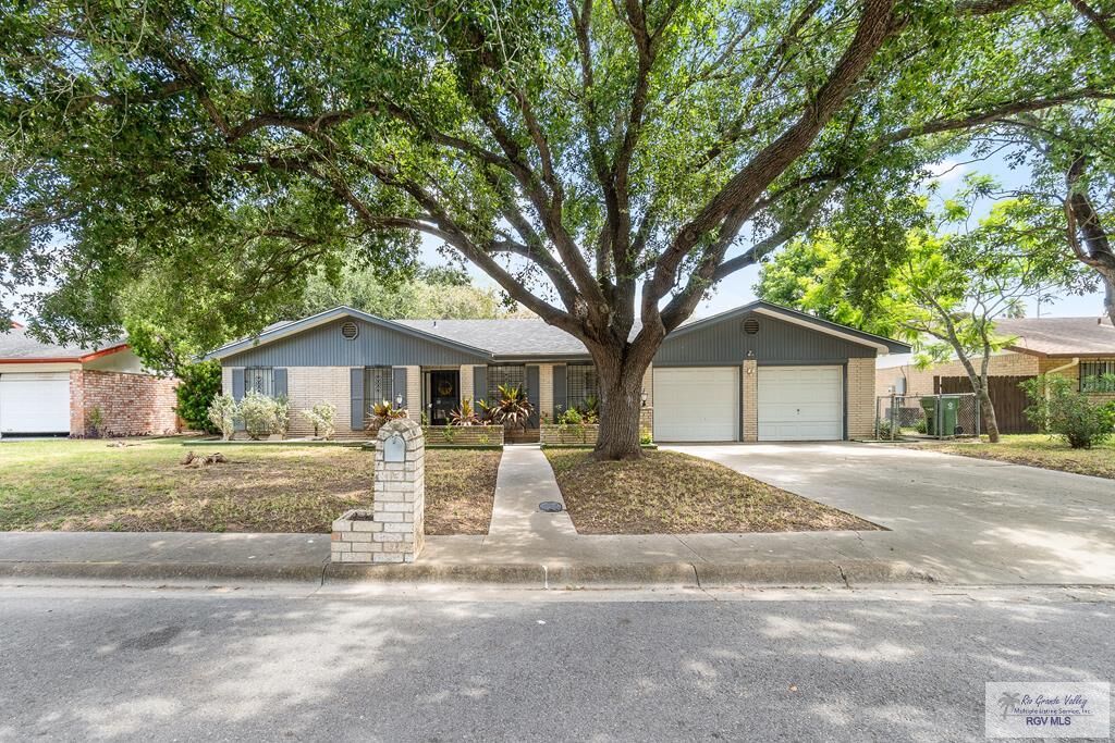 Property Photo: 1544 Oriole Ln TX 78521