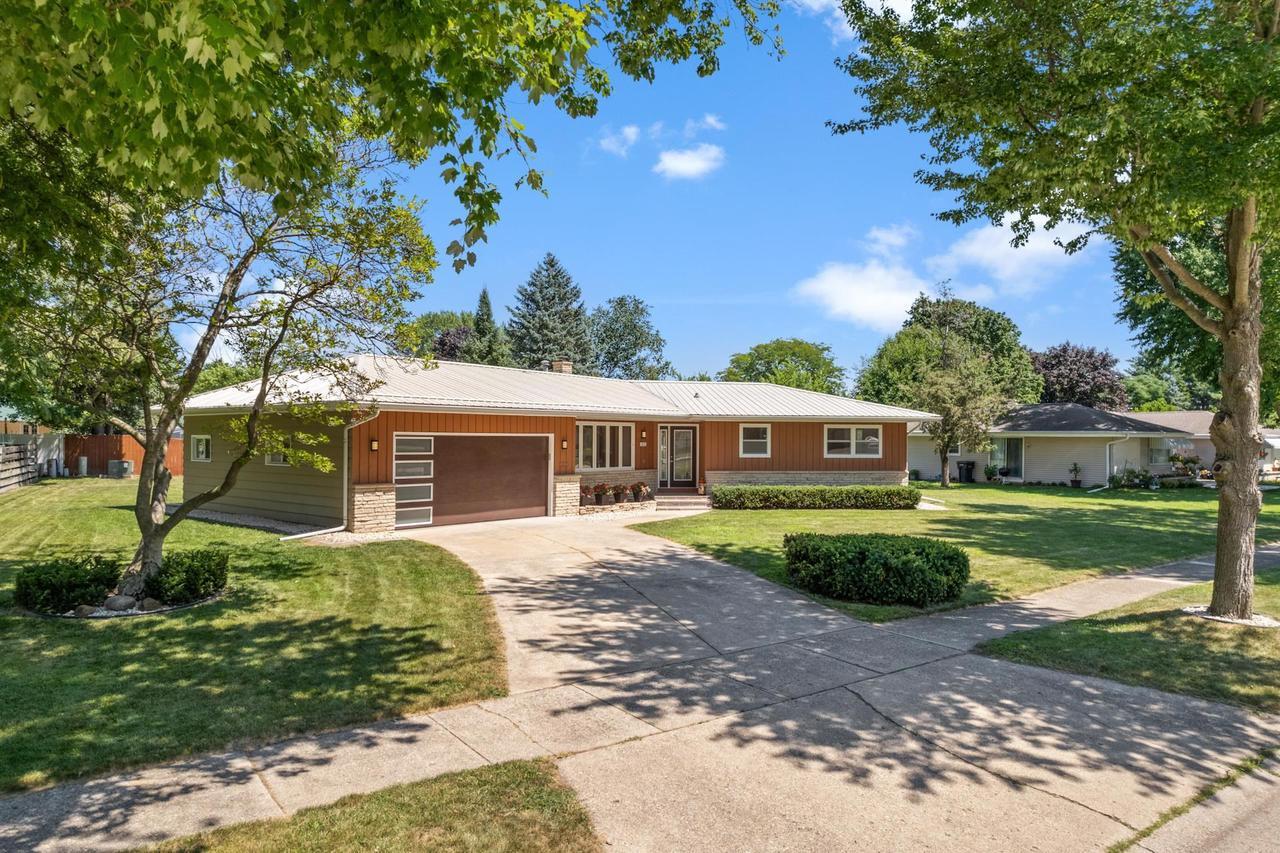 Property Photo:  1016 Erie Drive  WI 53545 