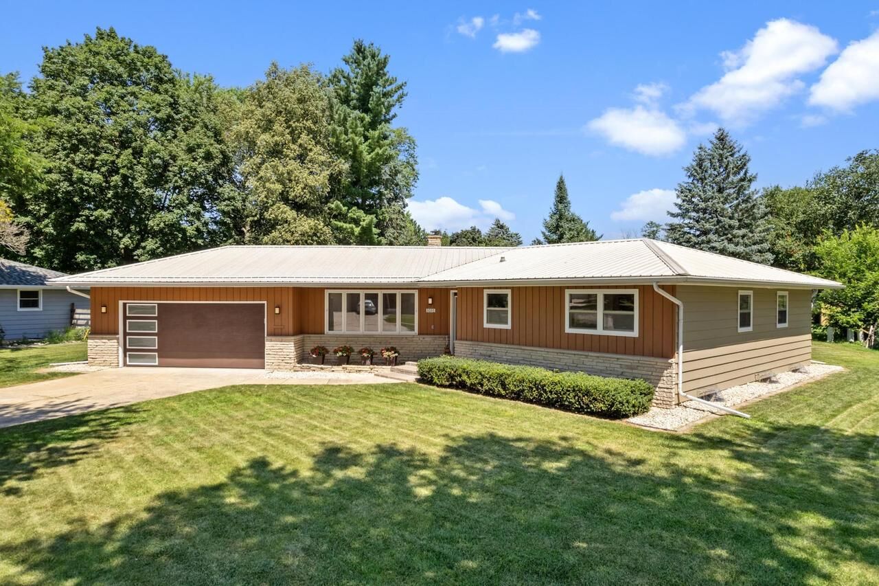 Property Photo:  1016 Erie Drive  WI 53545 