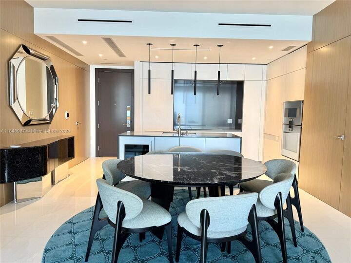 Property Photo:  300 Biscayne Boulevard Way 4705W  FL 33131 