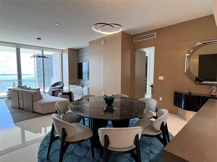 Property Photo: 300 Biscayne Boulevard Way 4705W FL 33131