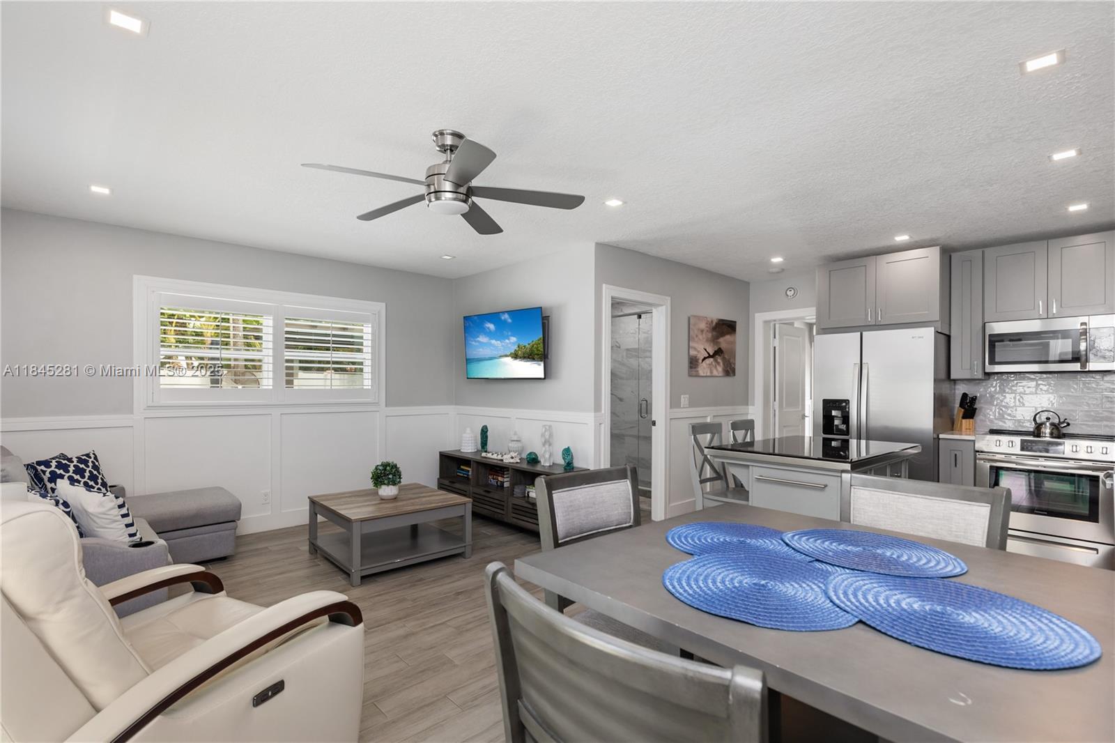 Property Photo: 4561 Poinciana St 4 FL 33308