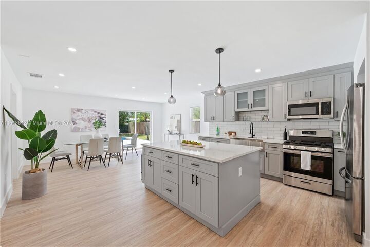Property Photo:  536 NW 7th St  FL 33030 