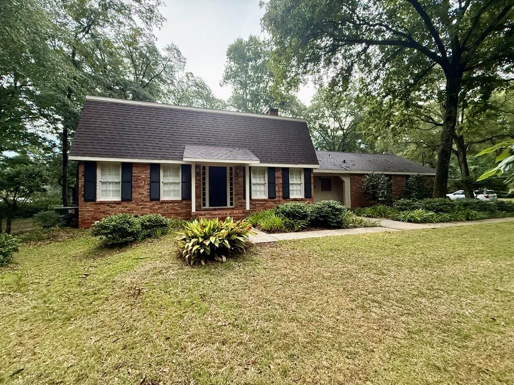 Property Photo:  2000 Deerpath  AL 36303 