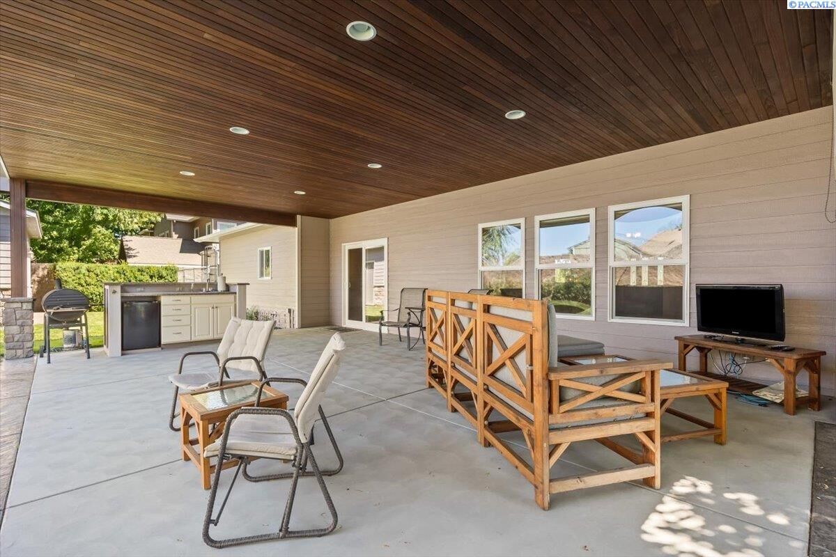 Property Photo: 120 Andrea WA 99352