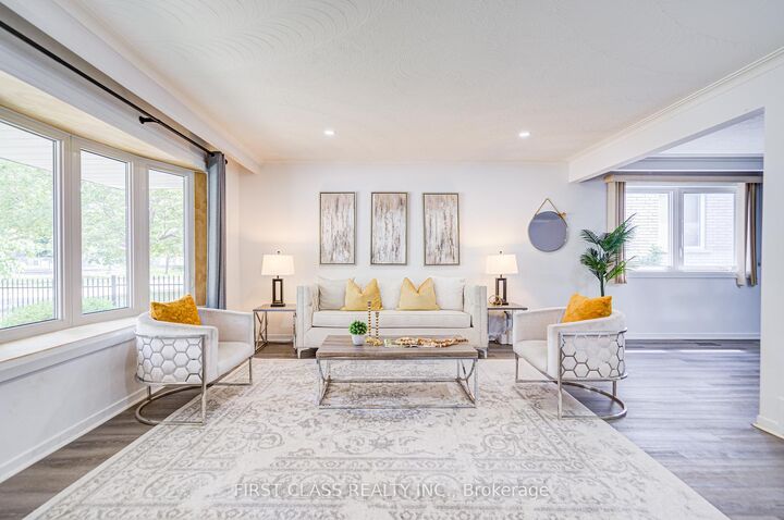 Photo de la propriété: 49 McKee Avenue ON M2N 4C1