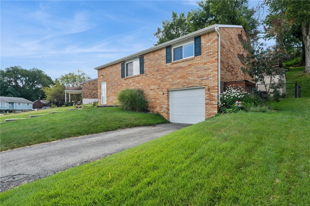 Property Photo:  354 Springwood Drive  PA 15147 