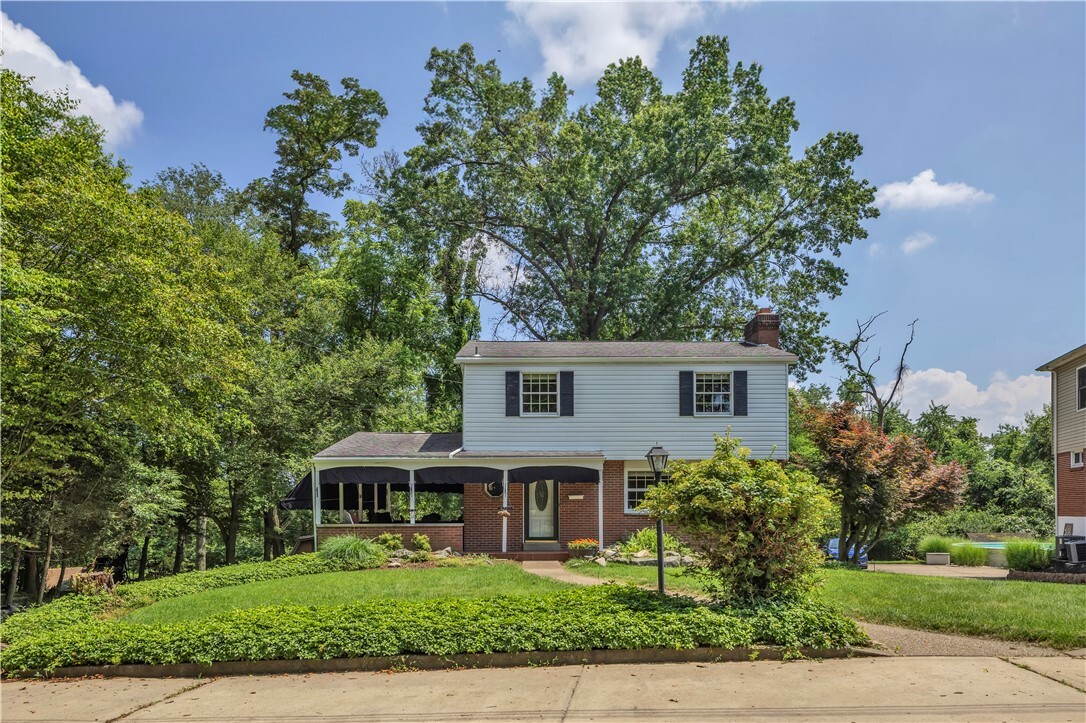 Property Photo:  566 Saint Clair Dr  PA 15147 