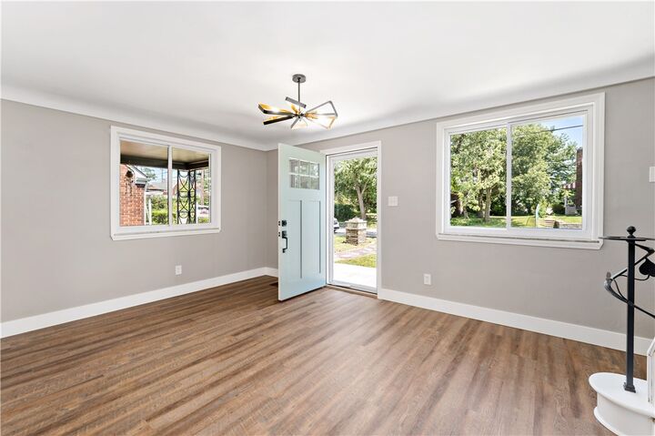 Property Photo:  813 Overhill Dr  PA 15137 